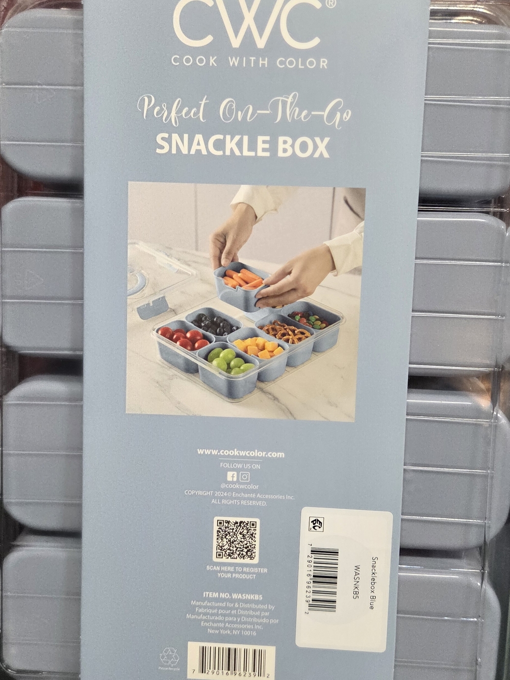 **Nwt- Perfect On-The-Go Snackle Box - Clear 8-Compartment** - Picture 3 of 8